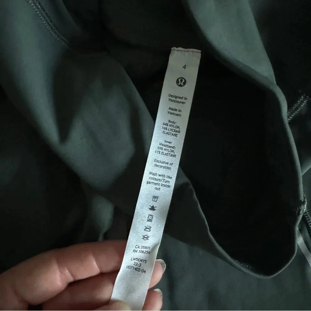 🆕 Lululemon Base Pace HR Reflective Tight 25” Smoked Spruce